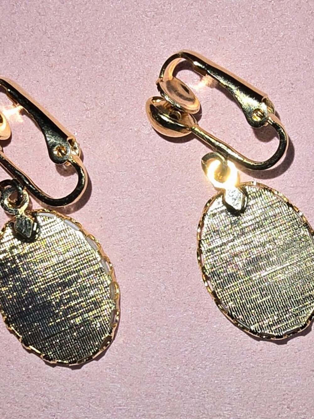Vintage Gold Tone Iridescent Faux Opal Cabochon Pendant Necklace Clip-On Earring - Picture 8 of 9